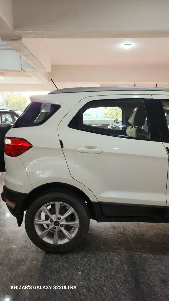 https://images10.gaadi.com/usedcar_image/4639873/original/processed_d1e4eb7d7472f929423e5a9f53943d35.jpg?imwidth=6402