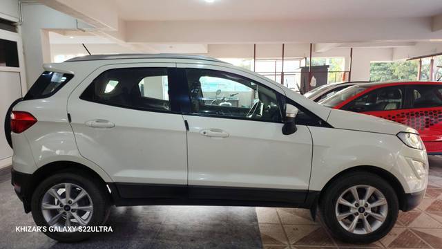 https://images10.gaadi.com/usedcar_image/4639873/original/processed_deda69617da8a8f61d557e3e76479704.jpg?imwidth=6401