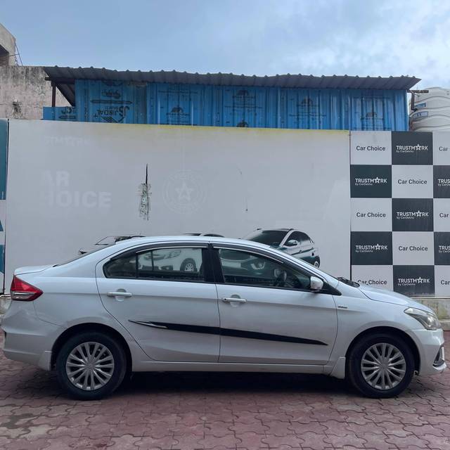 https://images10.gaadi.com/usedcar_image/4639894/original/processed_1095a0966961e5414ee2198137ab243b.jpg?imwidth=6402