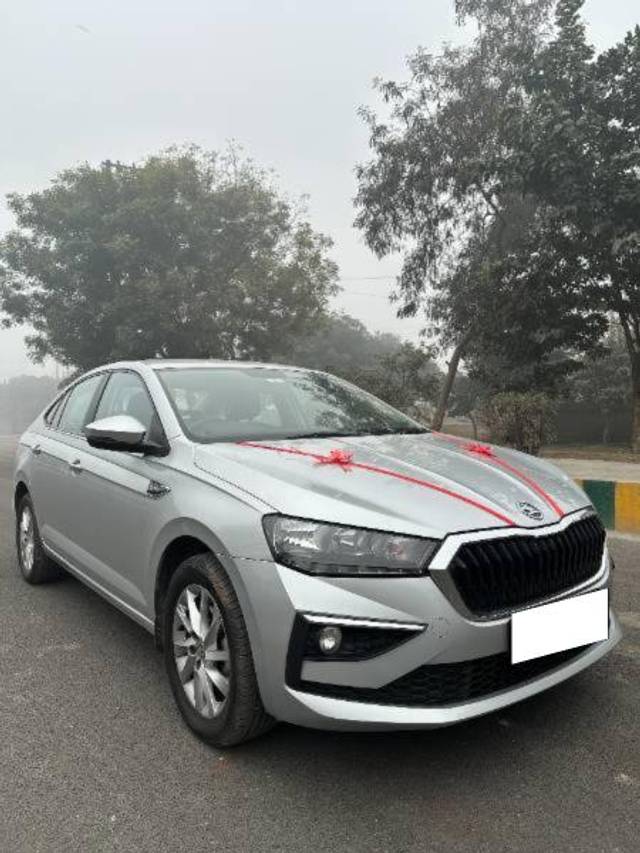 https://images10.gaadi.com/usedcar_image/4639906/original/processed_bee6a4d3-1f7c-4cbe-a812-9352072d664b.jpeg?imwidth=6400