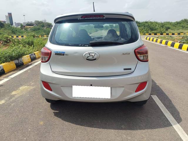 https://images10.gaadi.com/usedcar_image/4639914/original/processed_f98ff5b948601a568b229498ef01e212.jpg?imwidth=6402