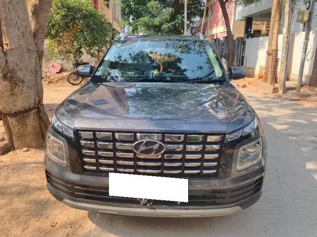 https://images10.gaadi.com/usedcar_image/4639918/original/processed_a63d0b7e-4611-423e-92d6-683419456f5c.jpg?imwidth=6402