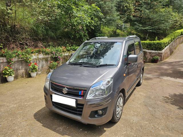 https://images10.gaadi.com/usedcar_image/4639921/original/processed_6cb7c7d7c9d5ac8f6dac6e84636b8f2b.jpg?imwidth=6402