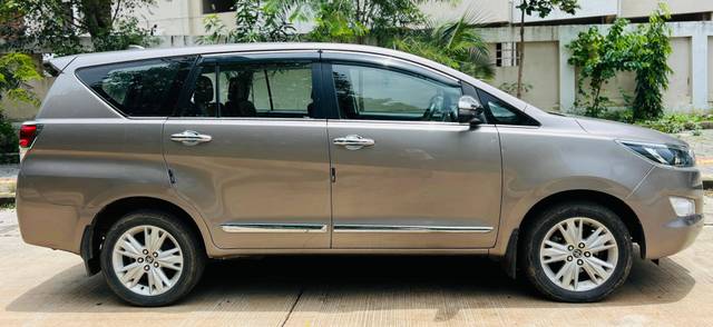 https://images10.gaadi.com/usedcar_image/4639925/original/processed_bf0aab90-bd74-45eb-8e52-0ea7f1be76b0.jpg?imwidth=6401