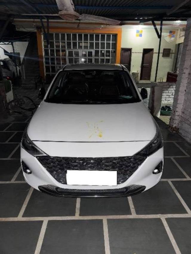 https://images10.gaadi.com/usedcar_image/4639947/original/processed_396b14dd-94e6-40b5-b234-7c389046dc71.jpeg?imwidth=6400
