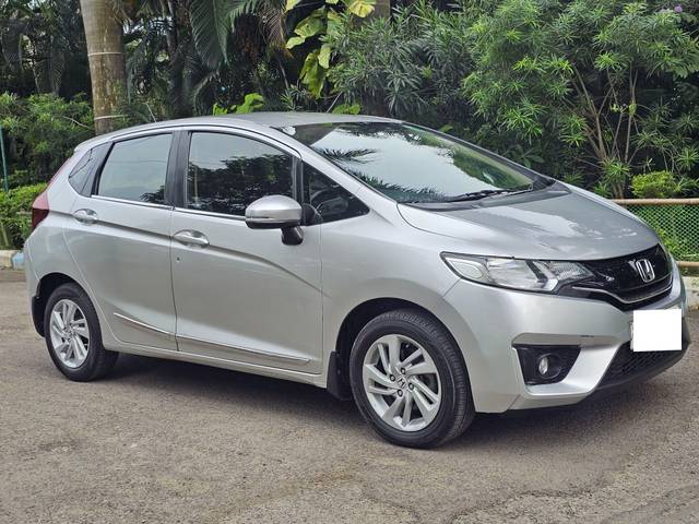 https://images10.gaadi.com/usedcar_image/4639955/original/processed_36346c3d42b697ca413feb7b7d5bcdc4.jpg?imwidth=6400