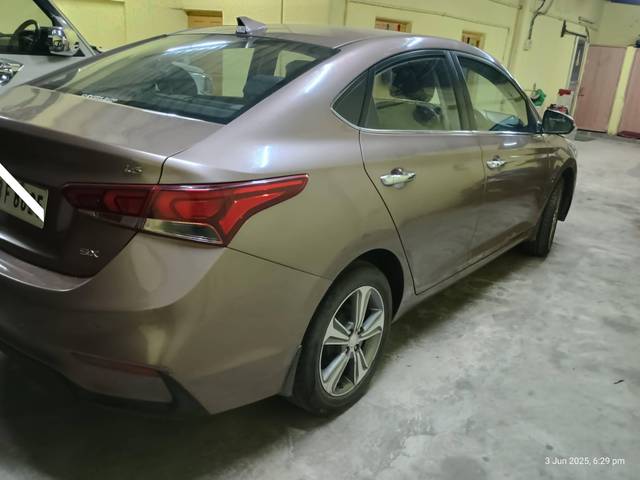 https://images10.gaadi.com/usedcar_image/4639971/original/processed_6bb7b78609c8816e02ceaeb4c93b2fbf.jpg?imwidth=6401