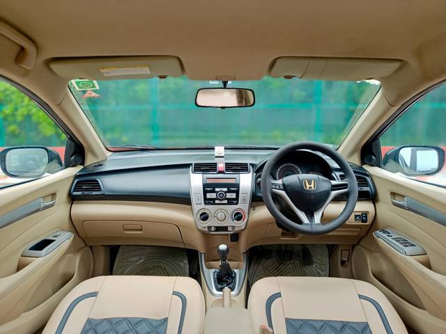 https://images10.gaadi.com/usedcar_image/4640029/original/394b5764448e22263fa0595331c103e6.jpg?imwidth=6400