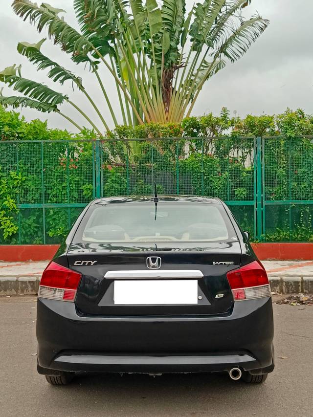 https://images10.gaadi.com/usedcar_image/4640029/original/processed_50e56b5a8fa7e580830332d53cc26c87.jpg?imwidth=6402
