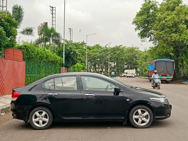 https://images10.gaadi.com/usedcar_image/4640029/original/processed_b526a6705f2b5fd8ba80051c0a0865ba.jpg?imwidth=6401