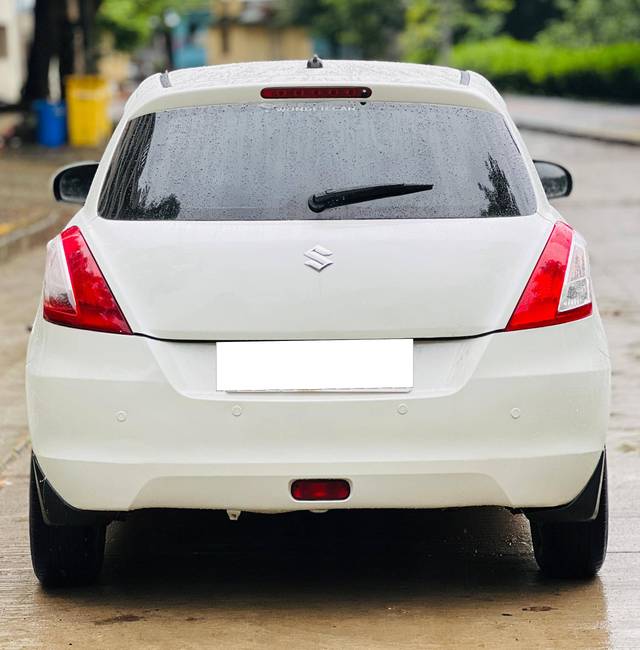 https://images10.gaadi.com/usedcar_image/4640038/original/processed_71cfd253-f170-4489-8605-64432ae08220.jpg?imwidth=6402