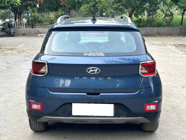 https://images10.gaadi.com/usedcar_image/4640067/original/processed_153e885d-cb67-4f50-b6b8-d1e43b773c5e.jpg?imwidth=6402