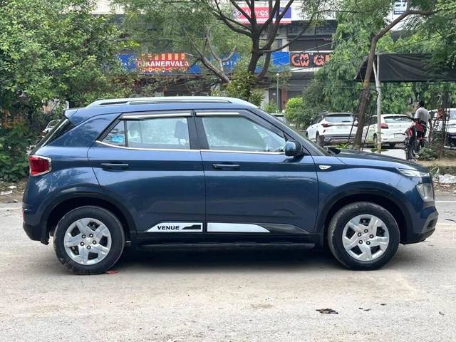 https://images10.gaadi.com/usedcar_image/4640067/original/processed_175069d9-3795-4b4c-b85b-17b8202621ec.jpg?imwidth=6401