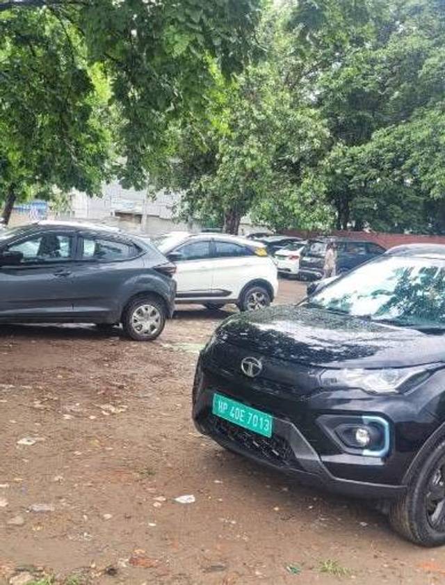 https://images10.gaadi.com/usedcar_image/4640079/original/processed_b25c4583-1143-4c7d-b313-963765c09aab.jpeg?imwidth=6401