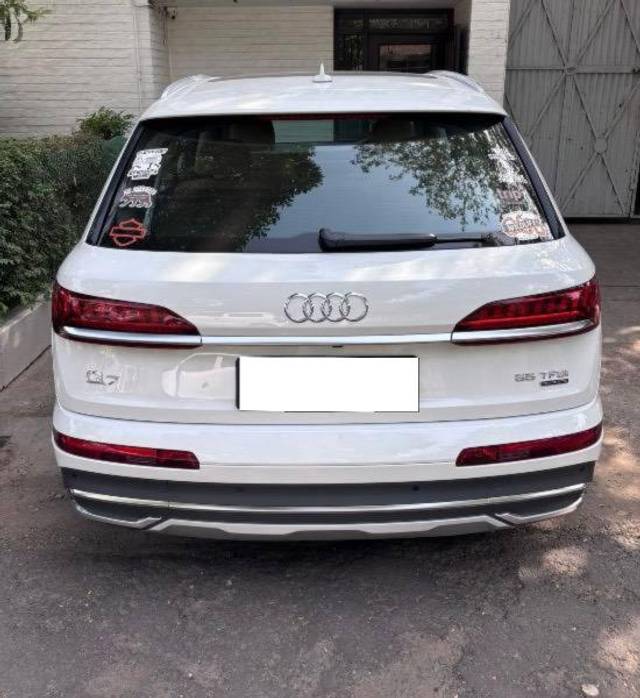 https://images10.gaadi.com/usedcar_image/4640082/original/processed_c64b0628-d2b3-4a95-bb70-1f611c6febaf.jpg?imwidth=6402