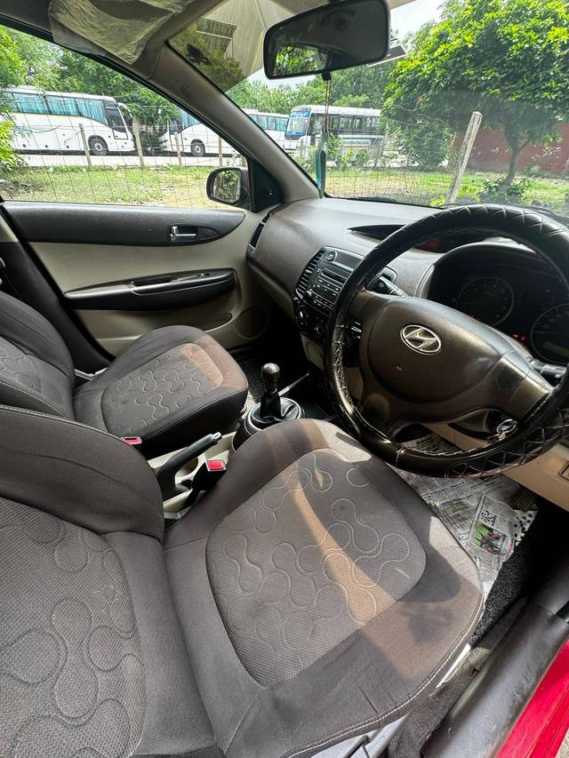 https://images10.gaadi.com/usedcar_image/4640134/original/79a8b40d-5ae6-473f-8551-d6ffaa21711f.jpg?imwidth=6402