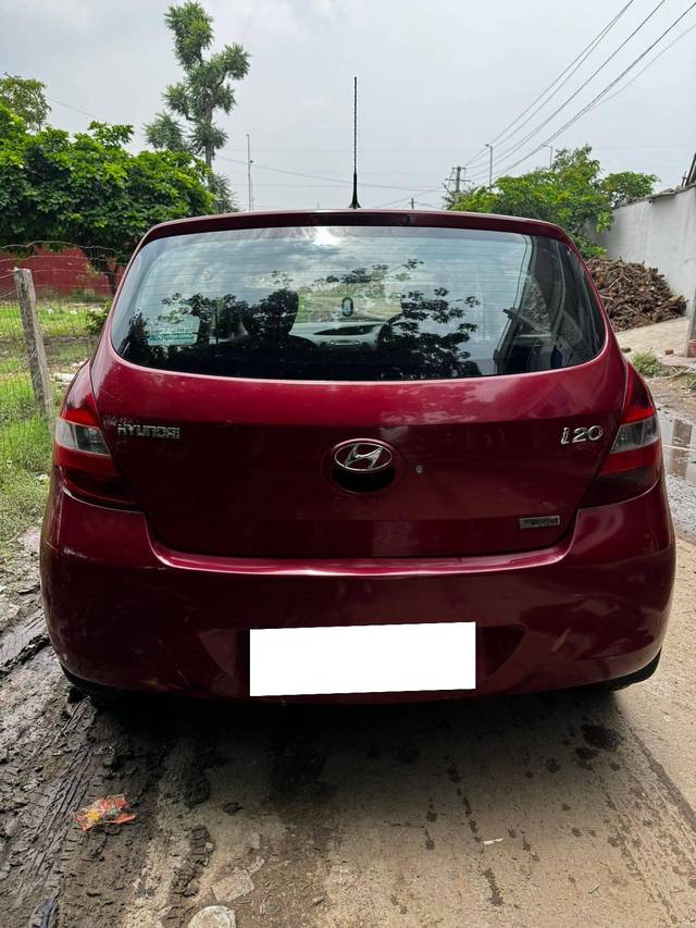 https://images10.gaadi.com/usedcar_image/4640134/original/processed_a4ae0a8e-feda-4283-8db4-086564c45f5f.jpg?imwidth=6400
