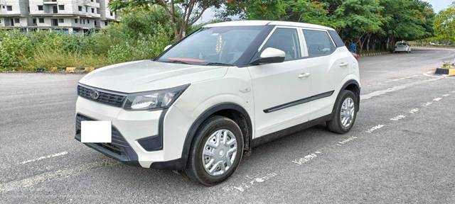 https://images10.gaadi.com/usedcar_image/4640160/original/processed_d5c006b218f48d04a12fa2f9ae444407.jpg?imwidth=6400