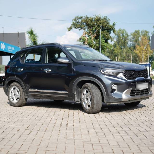 https://images10.gaadi.com/usedcar_image/4640162/original/processed_6ebc970a9e51f9dad920d8ce481ed6b1.jpg?imwidth=6400