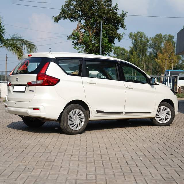 https://images10.gaadi.com/usedcar_image/4640170/original/44cc0e96313c5de55924c77750883957.jpg?imwidth=6402