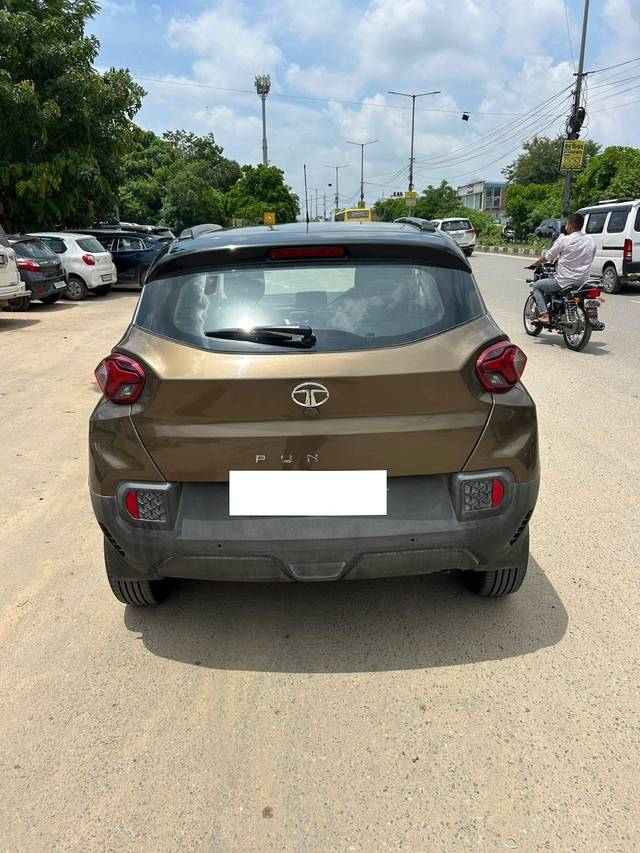 https://images10.gaadi.com/usedcar_image/4640175/original/processed_33ccfb4c501da3438f1cda9613cf7104.jpg?imwidth=6401