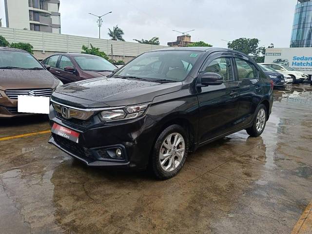 https://images10.gaadi.com/usedcar_image/4640182/original/processed_2cfdf9010754d64d35af84e2498a6b5a.jpg?imwidth=6400
