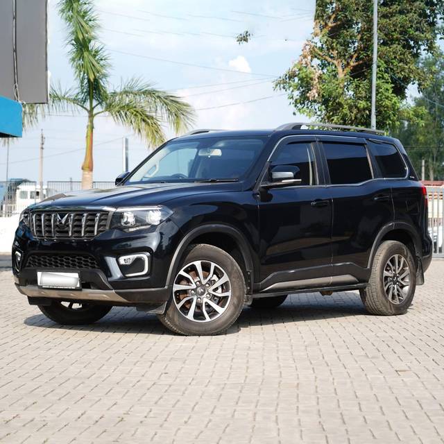https://images10.gaadi.com/usedcar_image/4640183/original/processed_844988fb20a7a4b9db1db613a996d9e0.jpg?imwidth=6400