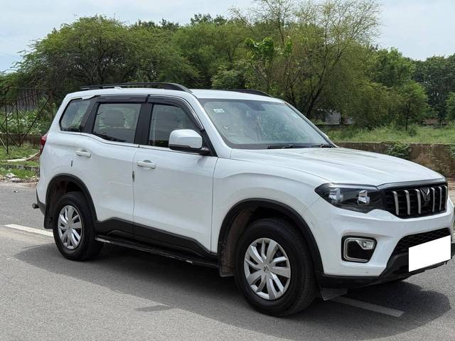 https://images10.gaadi.com/usedcar_image/4640198/original/processed_a0ef33a0467868b6d4349f8cff9f16d0.jpg?imwidth=6400