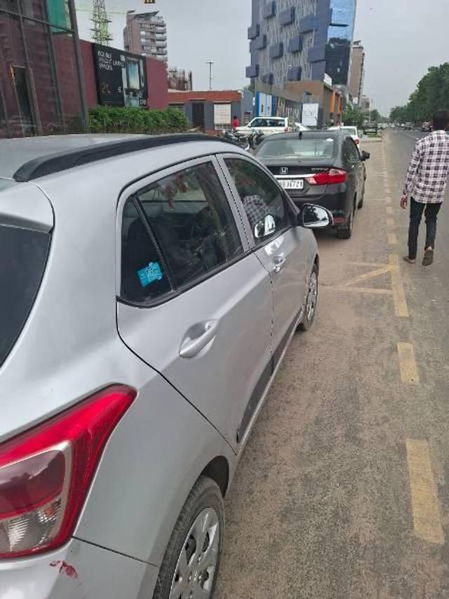 https://images10.gaadi.com/usedcar_image/4640204/original/processed_a146b89c-bef7-4fa6-8c29-23dbbee12c3f.jpg?imwidth=6401