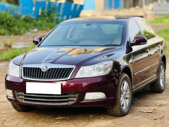 https://images10.gaadi.com/usedcar_image/4640218/original/processed_30fcd967-2390-4c51-b6c0-6423d1184ddd.jpg?imwidth=6402
