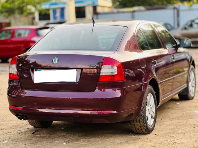 https://images10.gaadi.com/usedcar_image/4640218/original/processed_bd2a3fba-2274-4f47-8918-52c1f2b54c07.jpg?imwidth=6401