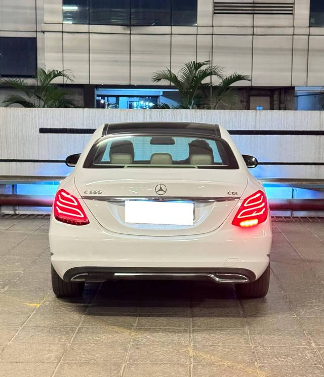 https://images10.gaadi.com/usedcar_image/4640243/original/processed_c6b83cb3-ea33-4cd4-935a-f5cb538eb9c3.jpg?imwidth=6401
