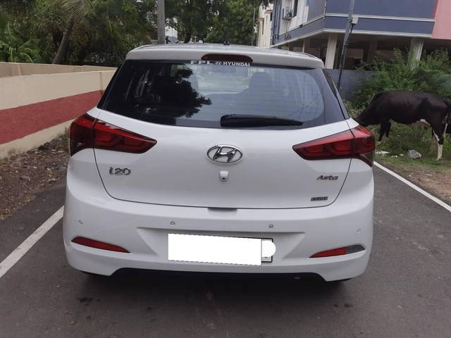 https://images10.gaadi.com/usedcar_image/4640311/original/processed_02f99059c493310b3b7fa951b4c8743e.jpg?imwidth=6402