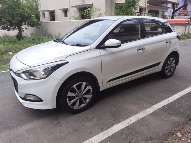 https://images10.gaadi.com/usedcar_image/4640311/original/processed_882b8313f3ab8450bd5cdef2dcf8eba0.jpg?imwidth=6400
