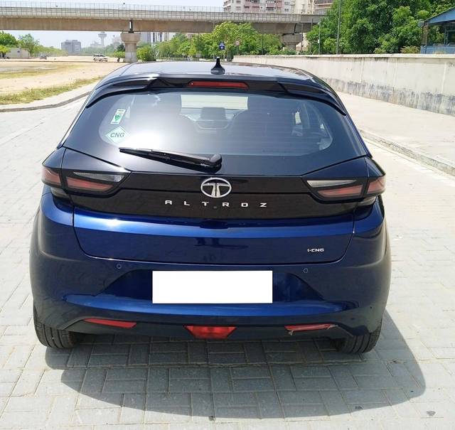 https://images10.gaadi.com/usedcar_image/4640317/original/processed_ee7fc57413016eaafd2463c8ab8e4318.jpg?imwidth=6402