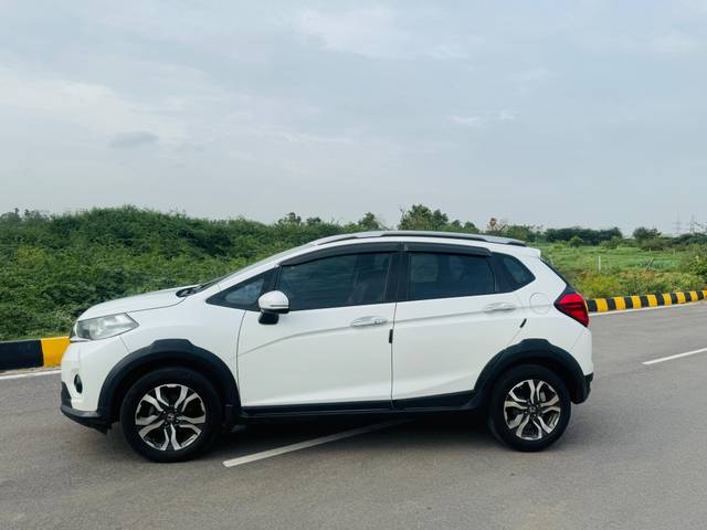 https://images10.gaadi.com/usedcar_image/4640325/original/127dc39b01610163d436903824c4a00a.jpg?imwidth=6402