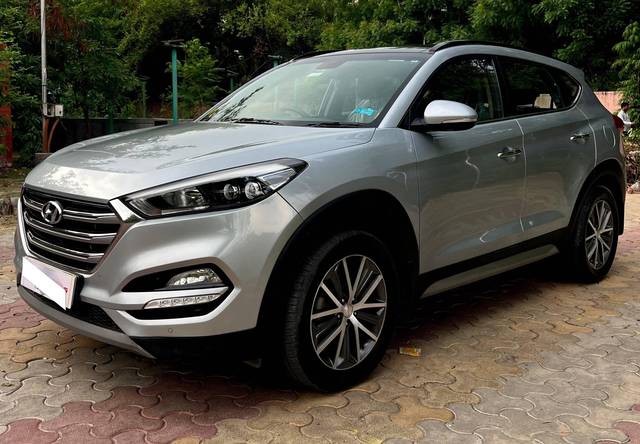https://images10.gaadi.com/usedcar_image/4640326/original/processed_b9c91f84-34c8-435b-95f4-e8c22e9ada8f.jpg?imwidth=6401