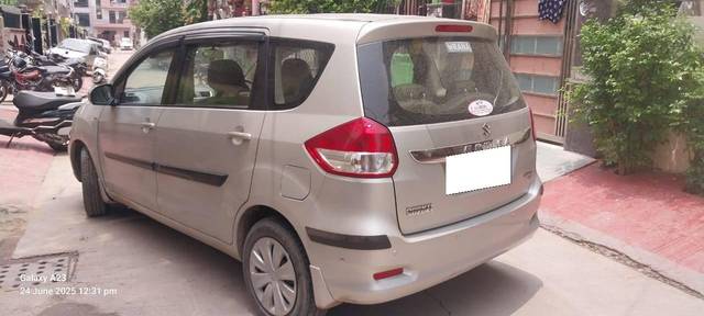 https://images10.gaadi.com/usedcar_image/4640351/original/processed_723c8ae603fb587d07e9caa7af77a6ca.jpg?imwidth=6402