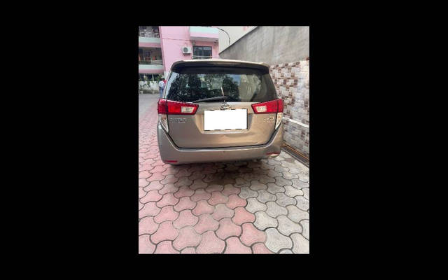 https://images10.gaadi.com/usedcar_image/4640357/original/processed_2338c301-7d2f-4057-b6ce-7b55e2dd85e3.png?imwidth=6401