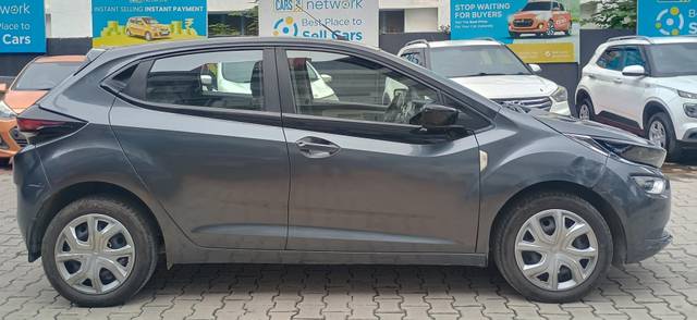 https://images10.gaadi.com/usedcar_image/4640362/original/processed_02cab554-53fc-4ced-8175-62e980eb489d.jpg?imwidth=6401