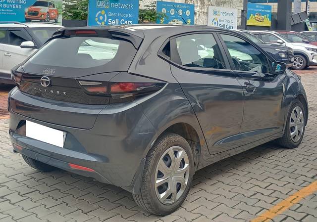 https://images10.gaadi.com/usedcar_image/4640362/original/processed_e852e2a5-cda7-4743-a695-f9583b200510.jpg?imwidth=6402