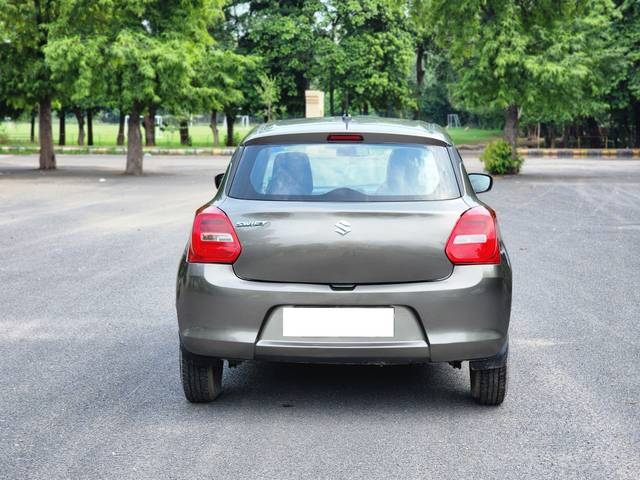 https://images10.gaadi.com/usedcar_image/4640368/original/processed_60a471b7716351292596f209b3330612.jpg?imwidth=6402
