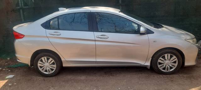 https://images10.gaadi.com/usedcar_image/4640487/original/a2d89836a8a5921b20f8a7ce13e033ee.jpg?imwidth=6401