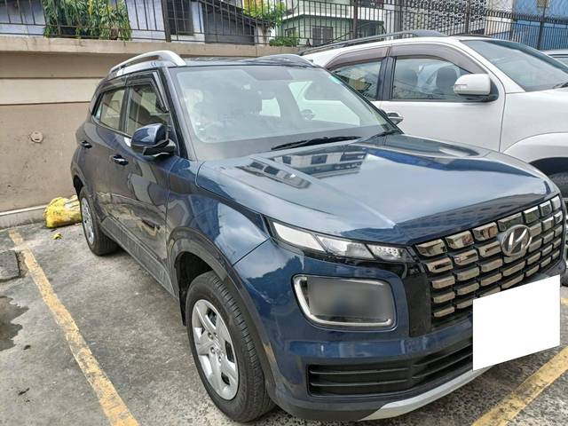 https://images10.gaadi.com/usedcar_image/4640512/original/processed_fbf7d63c3fbabf309d1c65f04449b738.jpeg?imwidth=6402