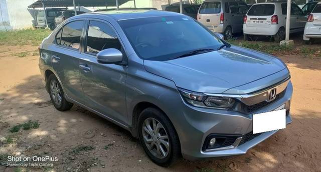 https://images10.gaadi.com/usedcar_image/4640525/original/processed_08085c0f-6b43-4aa3-acca-23301313bd5a.jpg?imwidth=6400