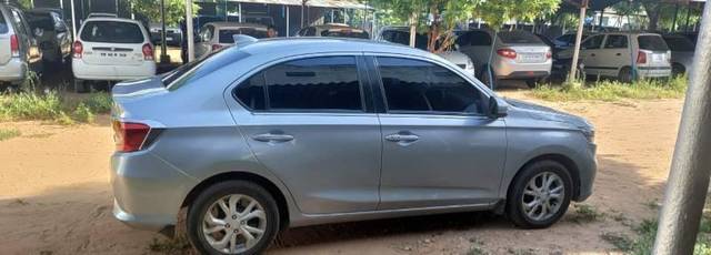 https://images10.gaadi.com/usedcar_image/4640525/original/processed_9fd040dd-77e0-4b88-962c-d226e6d6d2ed.jpg?imwidth=6402