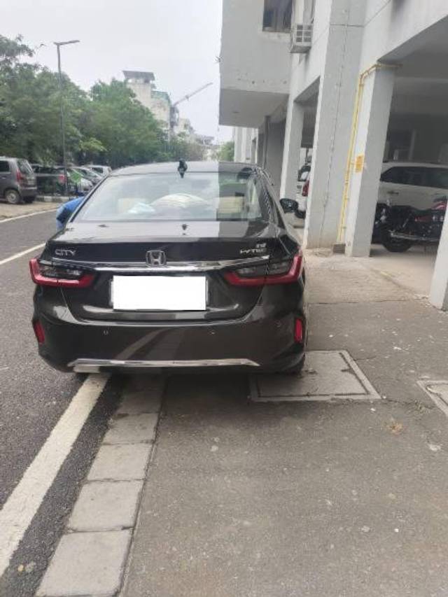 https://images10.gaadi.com/usedcar_image/4640536/original/processed_238e80e7-7008-4d65-b1dc-c5d7462016f6.jpg?imwidth=6401