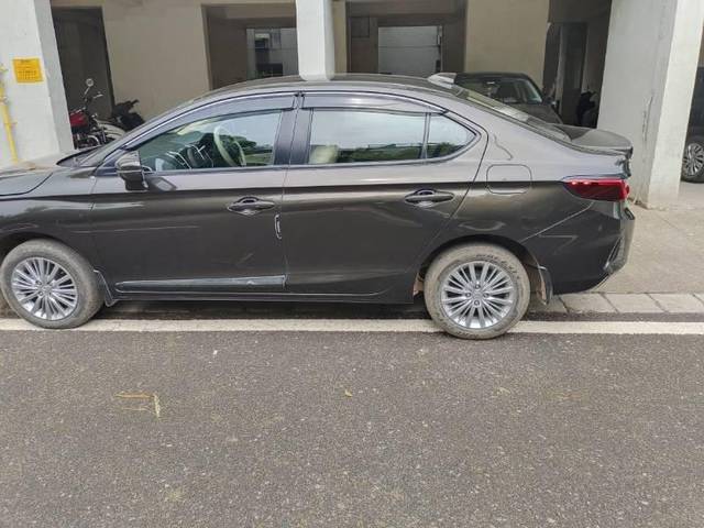 https://images10.gaadi.com/usedcar_image/4640536/original/processed_3c25b8ed-b161-4af2-b162-b78edfdfbc0b.jpg?imwidth=6402
