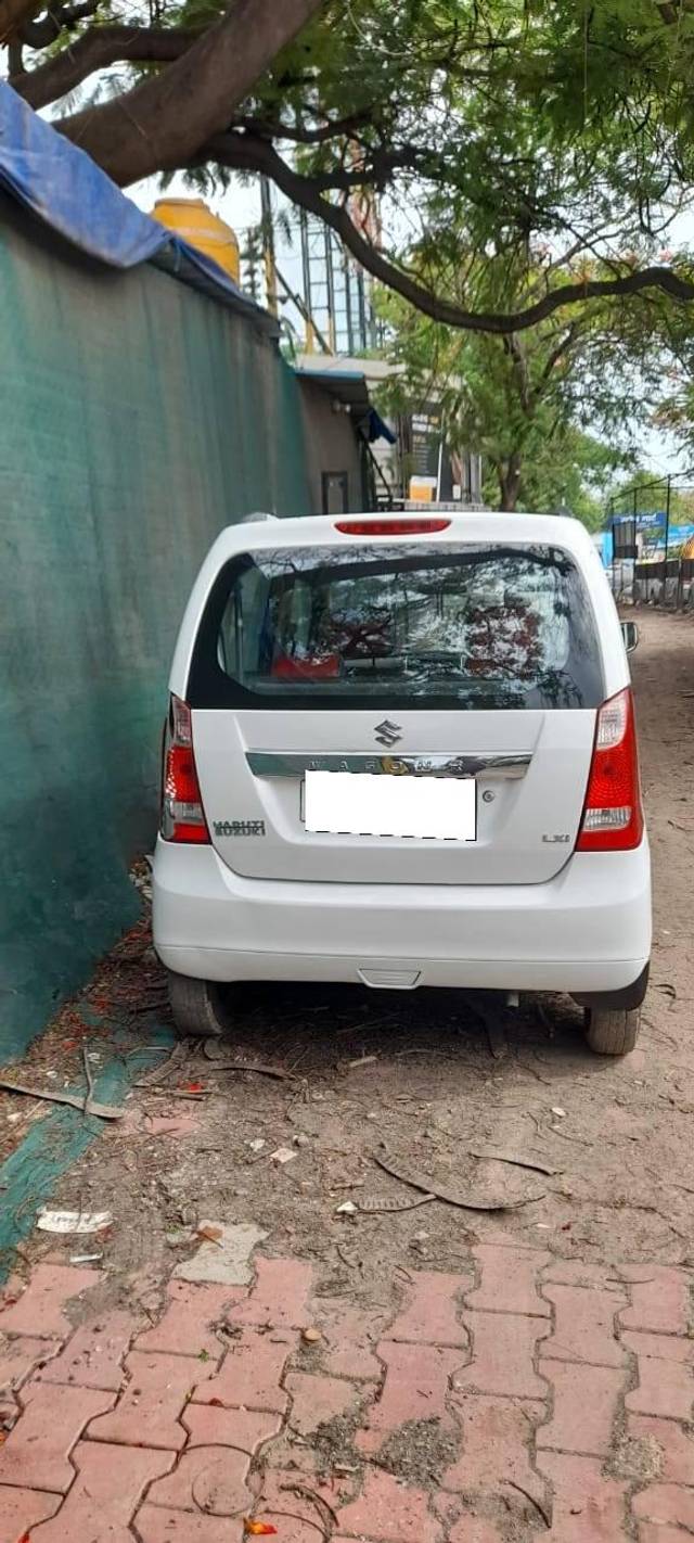 https://images10.gaadi.com/usedcar_image/4640537/original/processed_2b57938a710d646a31b232bc1e810bc8.jpg?imwidth=6402