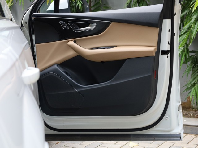 Second-hand 2022 Audi Q7 Premium plus BSVI for sale in Kolkata-13